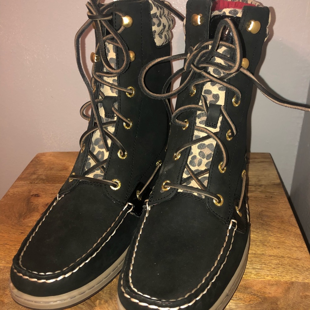 NEVER WORN-Sperrys leopard lace up boots.